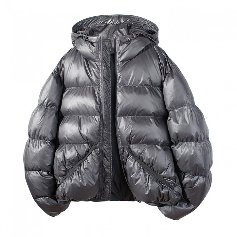 Чоловічий короткий пуховик oversize з об’ємним капюшоном сірого/чорного кольору Чоловічий короткий пуховик oversize з об’ємним капюшоном сірого/чорного кольору